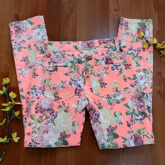 3/$30 Coral floral skinny jeans - Picture 2 of 4